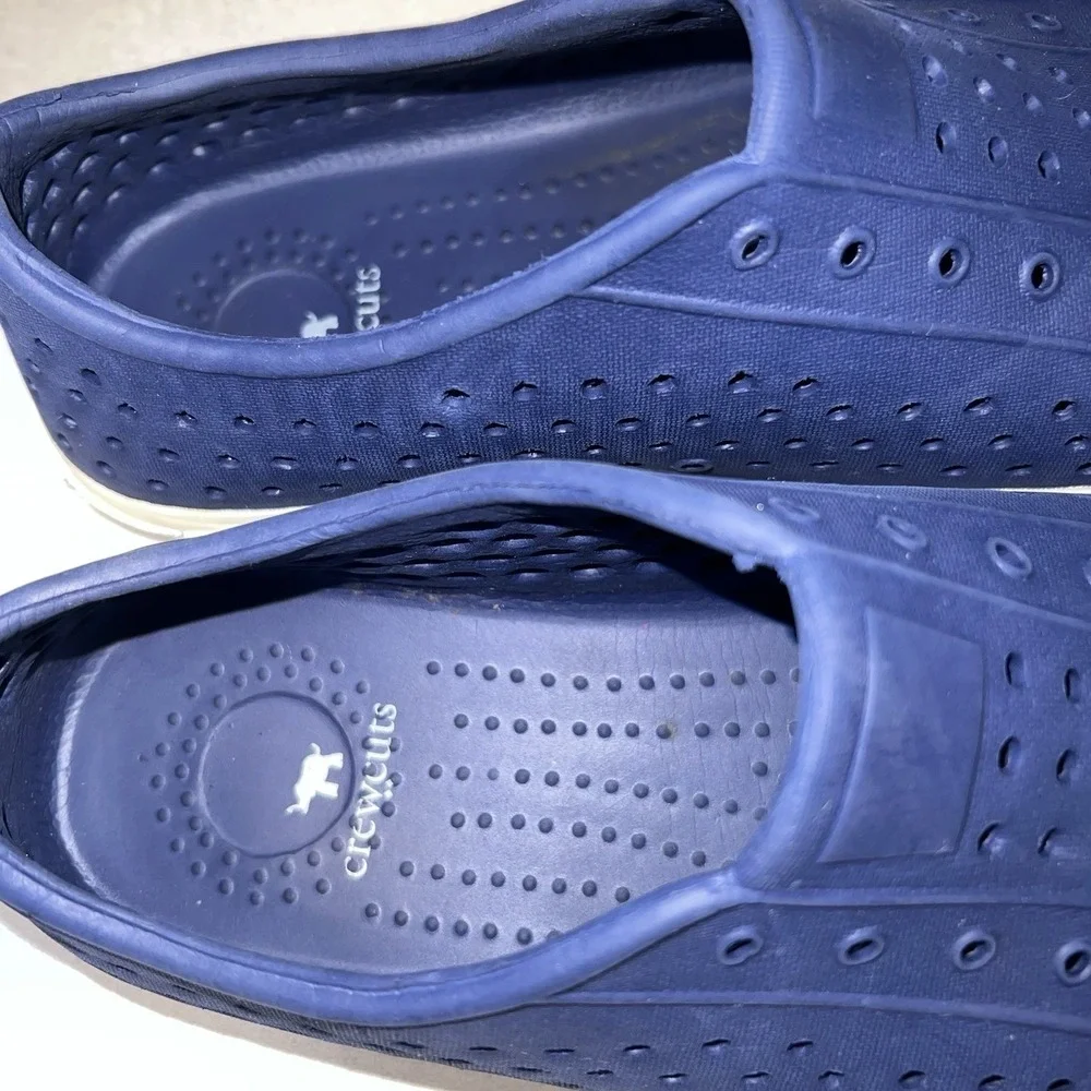 CREWCUTS KIDS NAVY BLUE WATER SHOES SIZE‎ 3